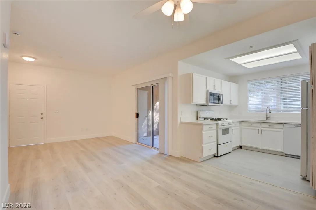 830 Carnegie Street 213 — photo 3