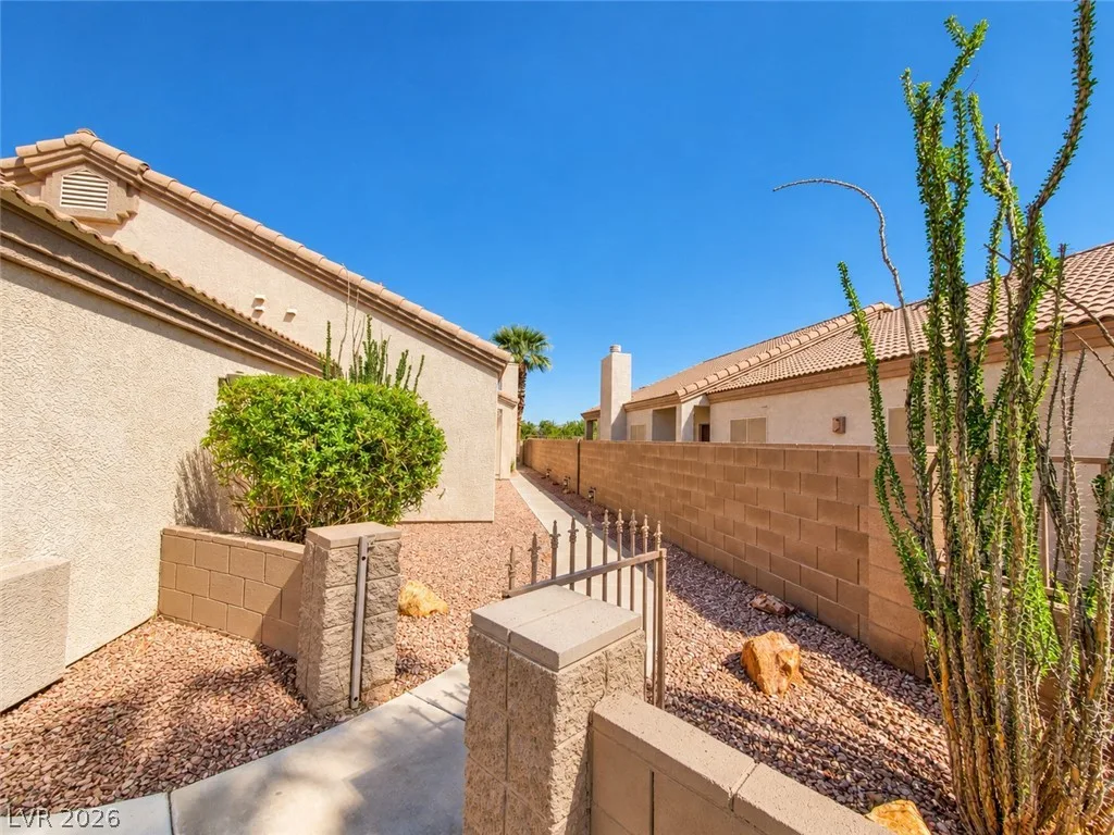 1117 Golf Club Drive — photo 2