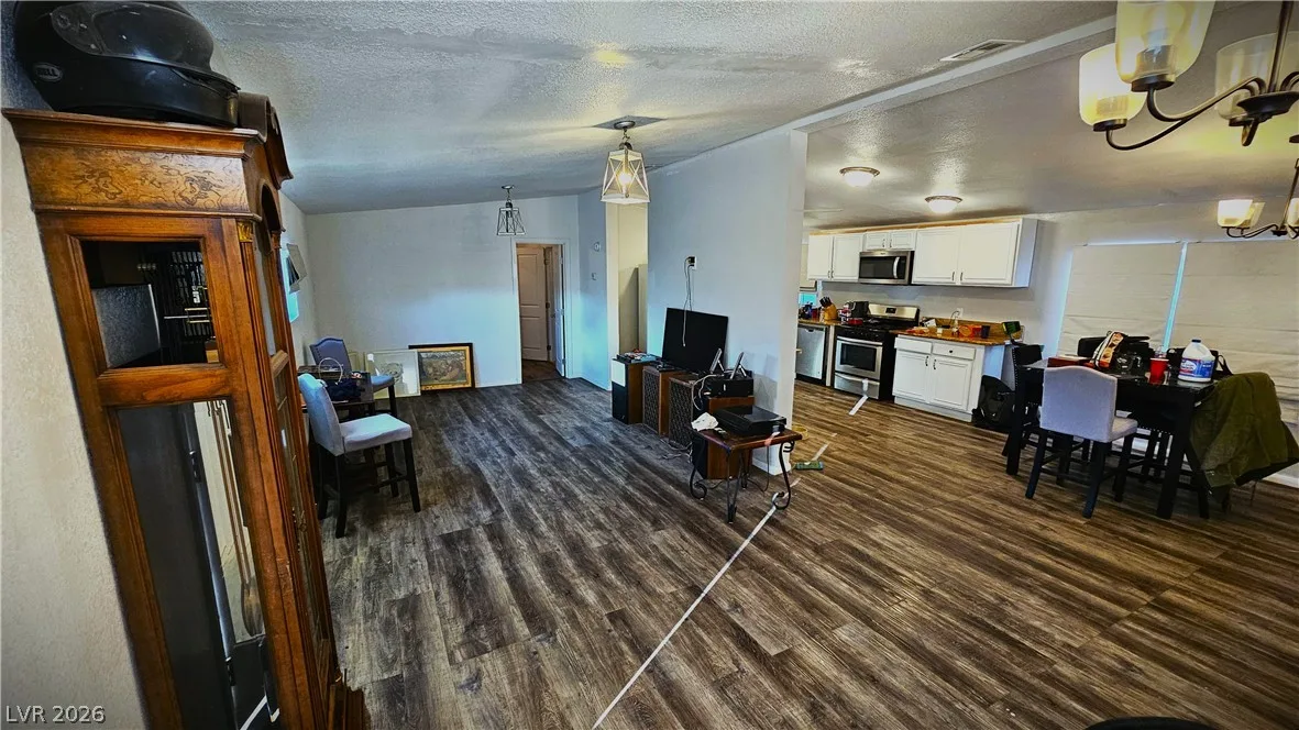 5998 Castlemont Avenue — photo 4