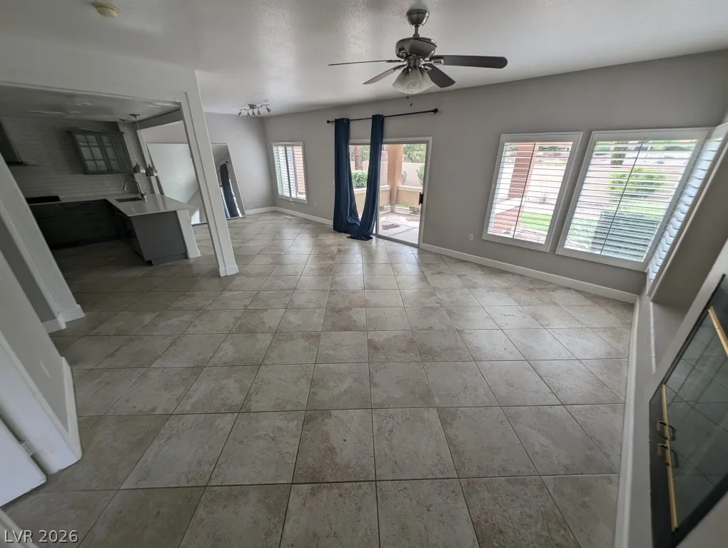821 Glacier Peak Lane 103 — photo 3