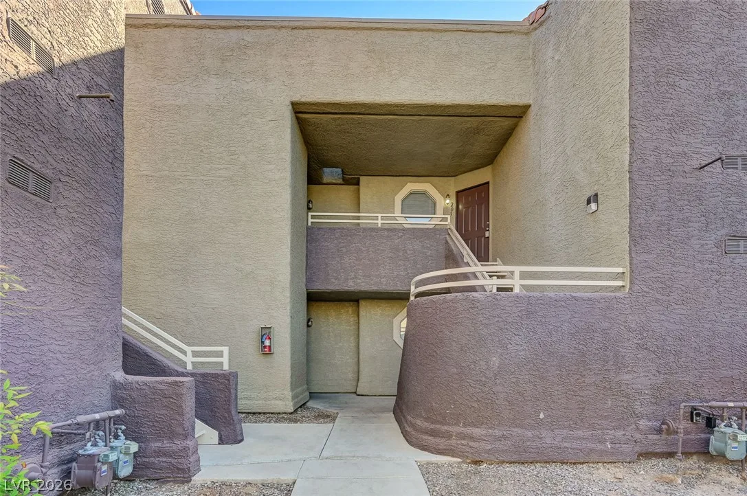 5072 RAINBOW Boulevard 203 — photo 1