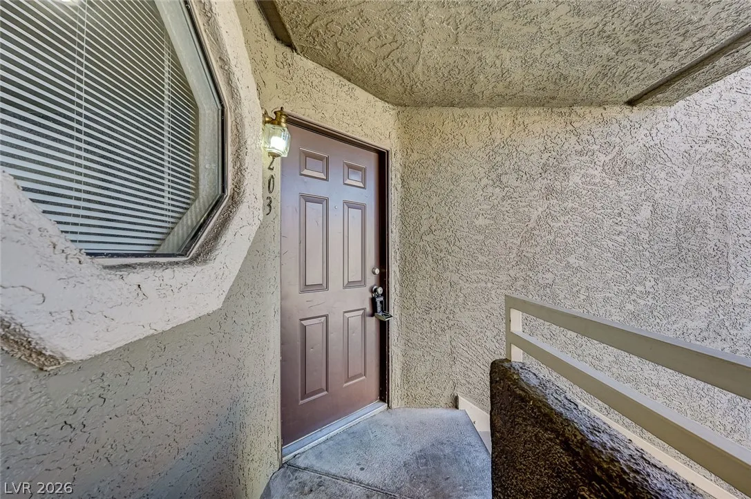 5072 RAINBOW Boulevard 203 — photo 2