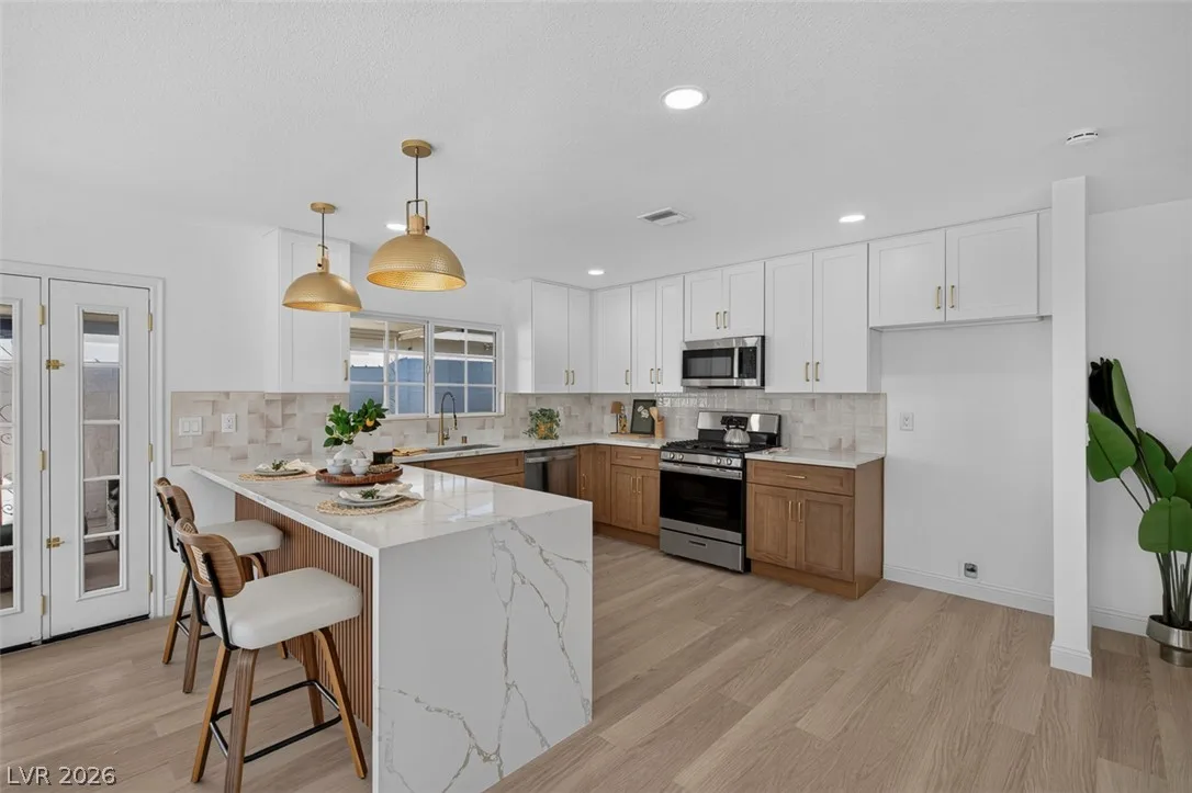 3939 Meadowglen Drive — photo 4