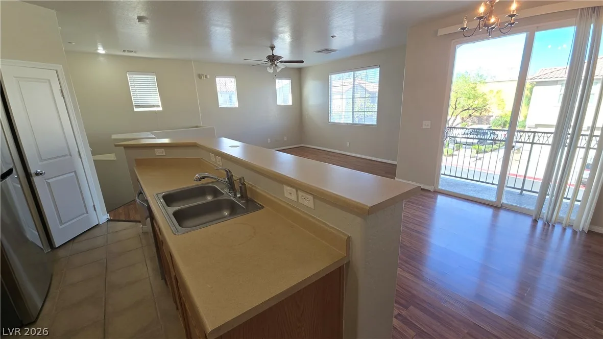 395 CLARENCE HOUSE Avenue 3 — photo 3