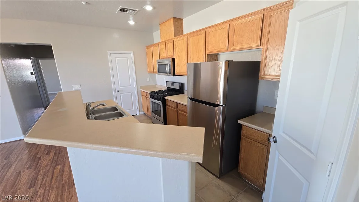 395 CLARENCE HOUSE Avenue 3 — photo 5