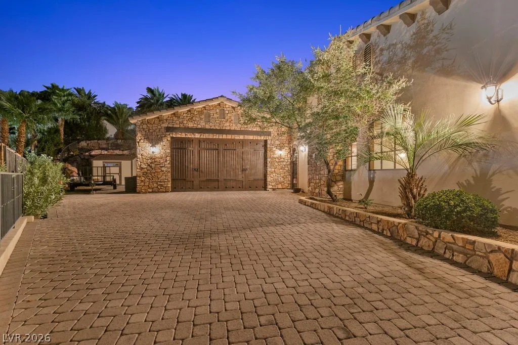 832 Temple Rock Court — photo 3