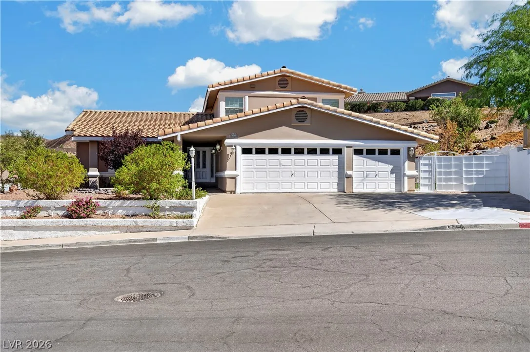 1049 Geranium Drive — photo 1