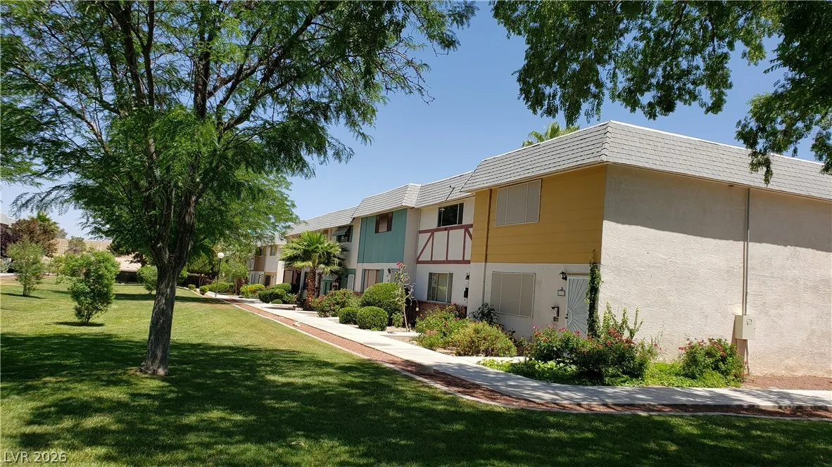 146 Greenbriar Townhouse Way — photo 1