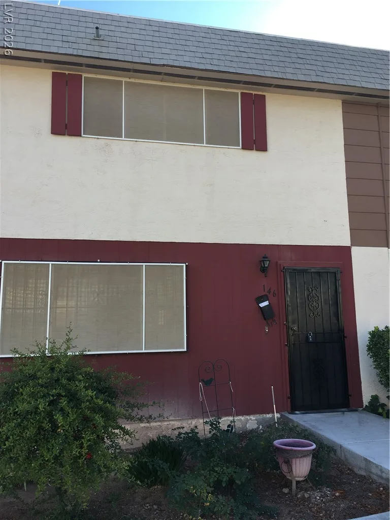 146 Greenbriar Townhouse Way — photo 2