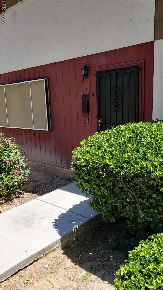 146 Greenbriar Townhouse Way — photo 3