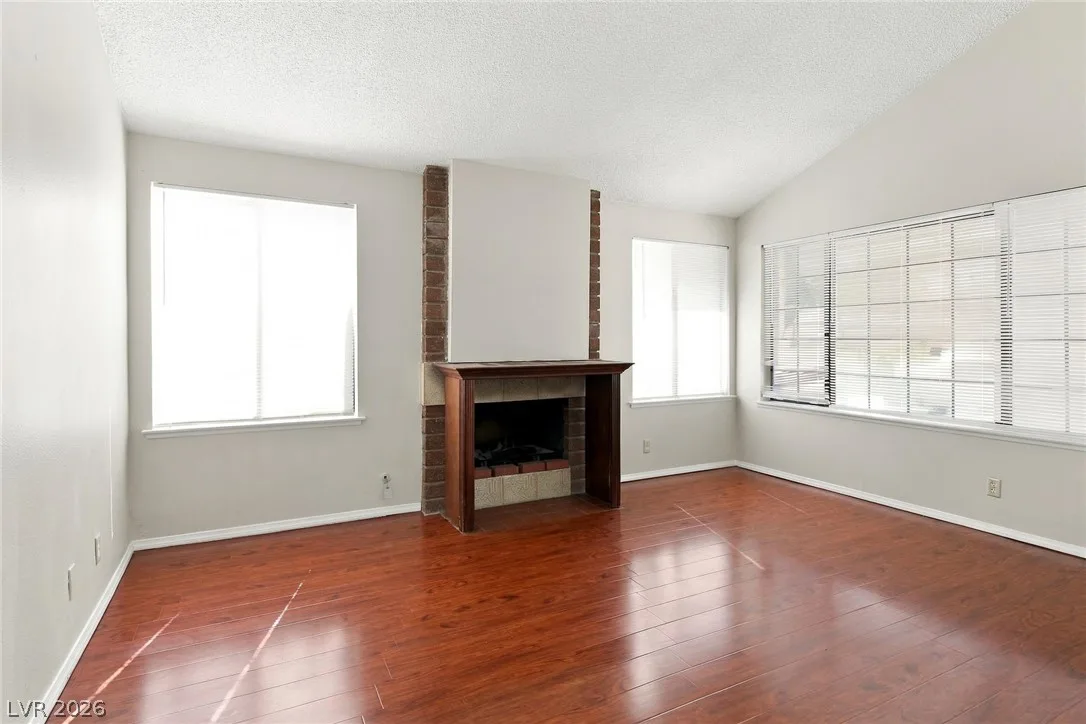 4830 Mountain Valley Road — photo 3