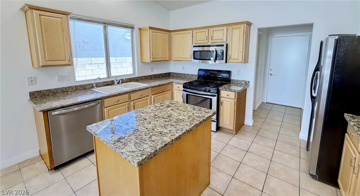 688 Vineland Avenue — photo 5