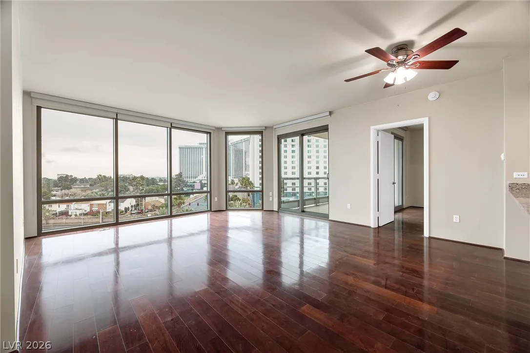 322 Karen Avenue 501 — photo 2