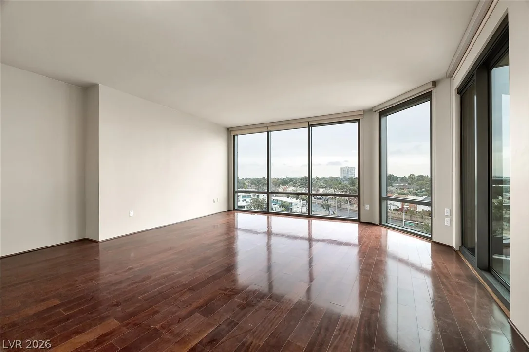 322 Karen Avenue 501 — photo 3