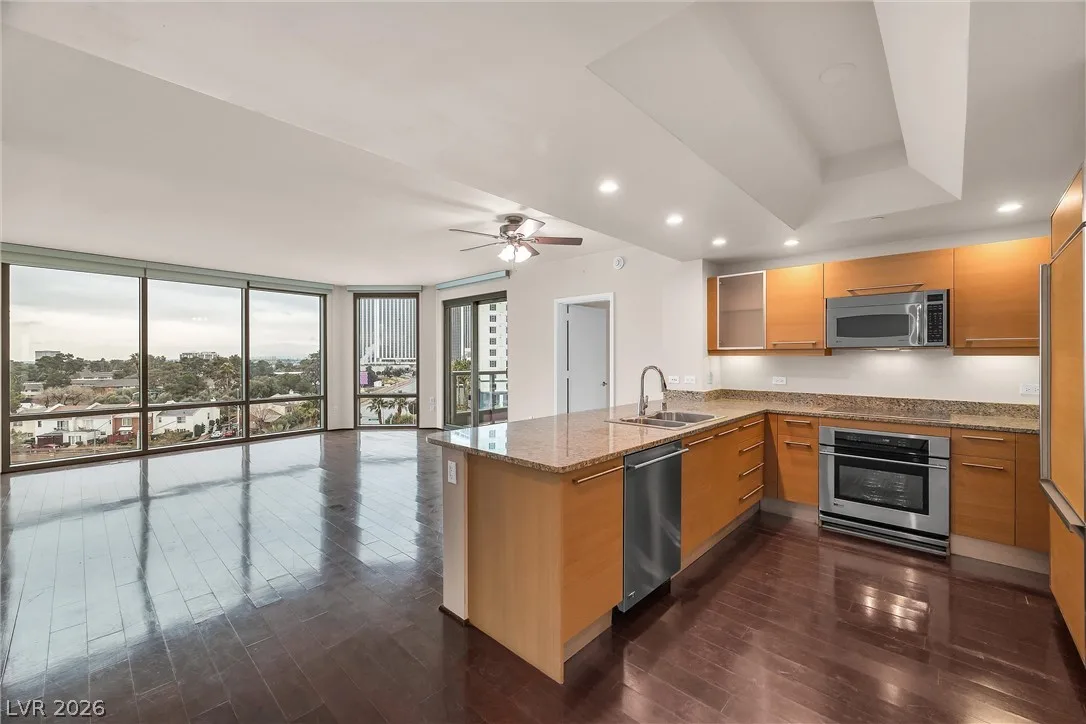 322 Karen Avenue 501 — photo 5