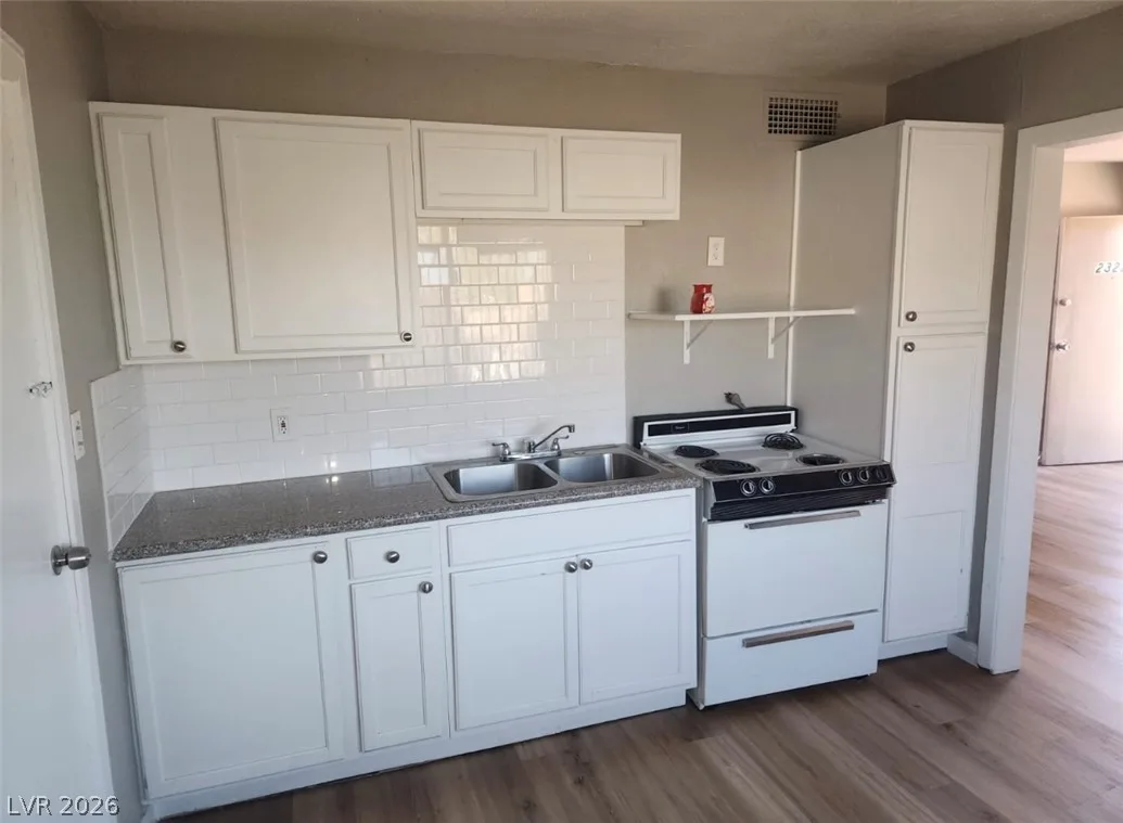 2320 Bassler Street — photo 5