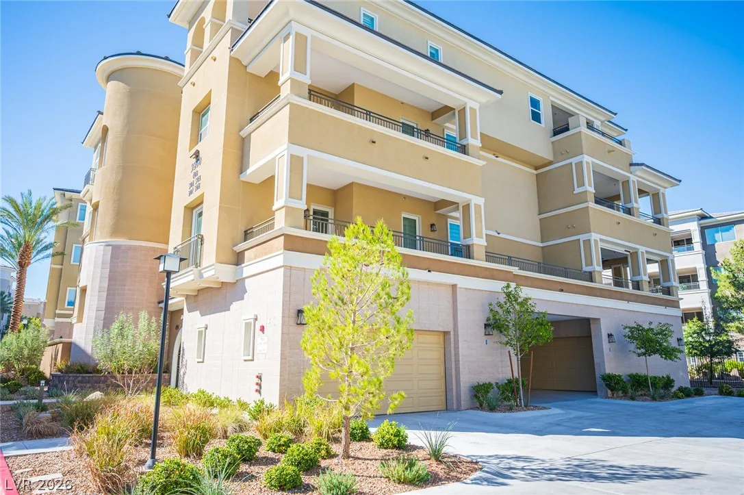 9200 South Las Manaitas Avenue 202 — photo 1