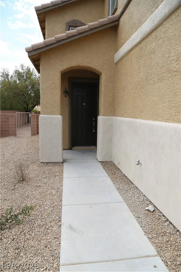 5027 Echo Shire Avenue — photo 3