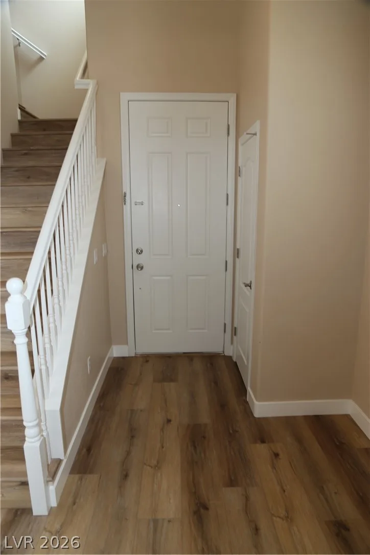 5027 Echo Shire Avenue — photo 5