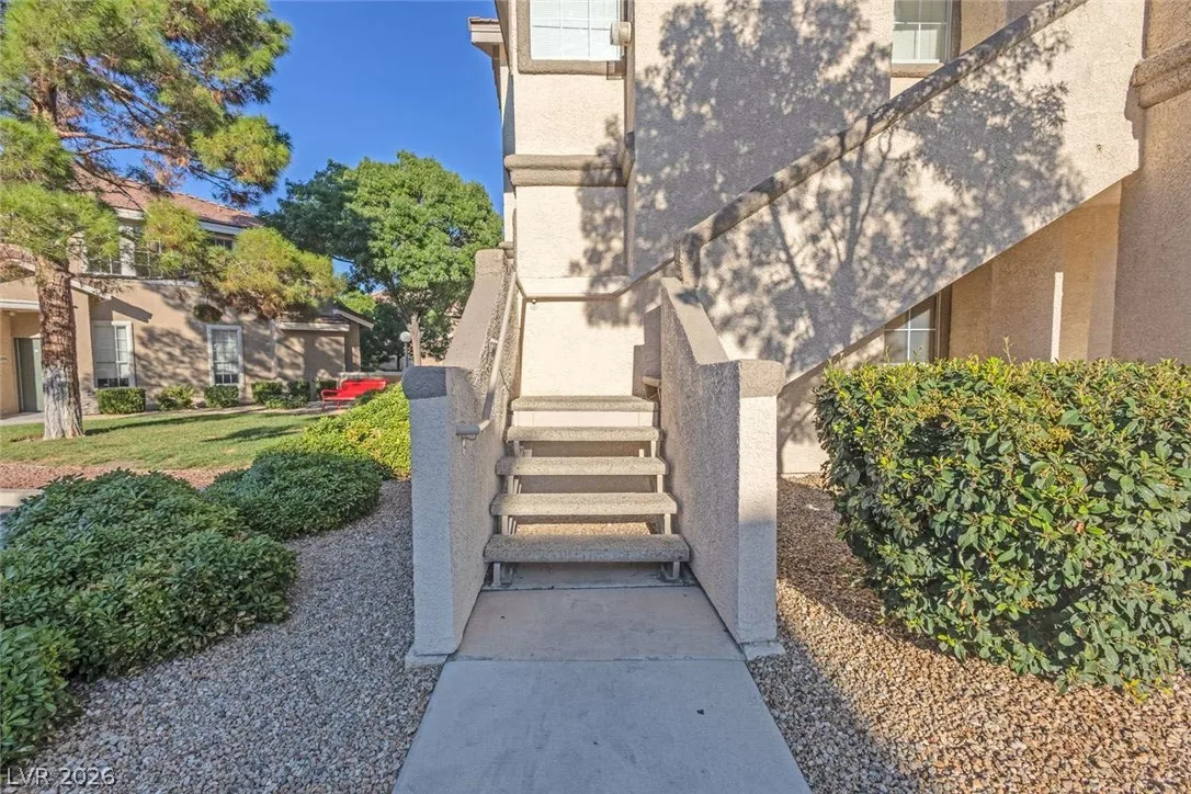 9901 Trailwood Drive 2064 — photo 2