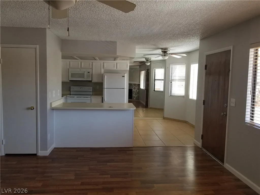 1209 BUFFALO Drive 202 — photo 4