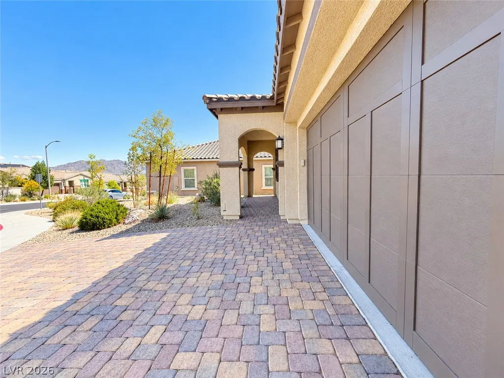 10241 Skye Run Avenue — photo 2