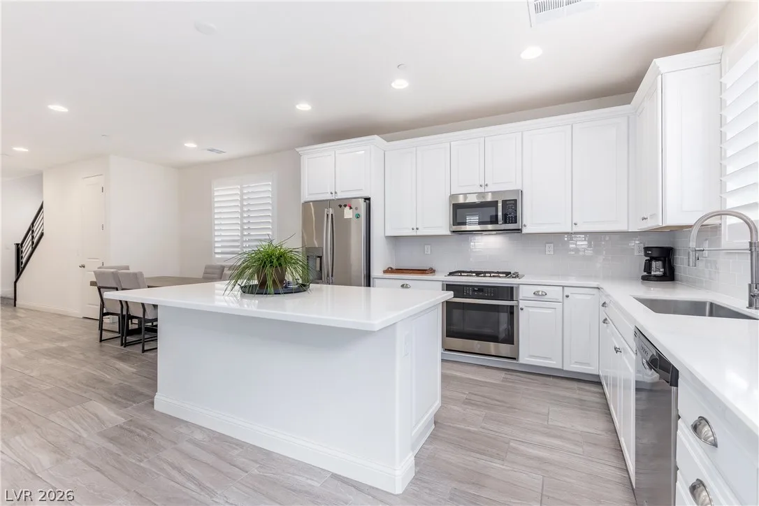 360 Espressivo Street — photo 2