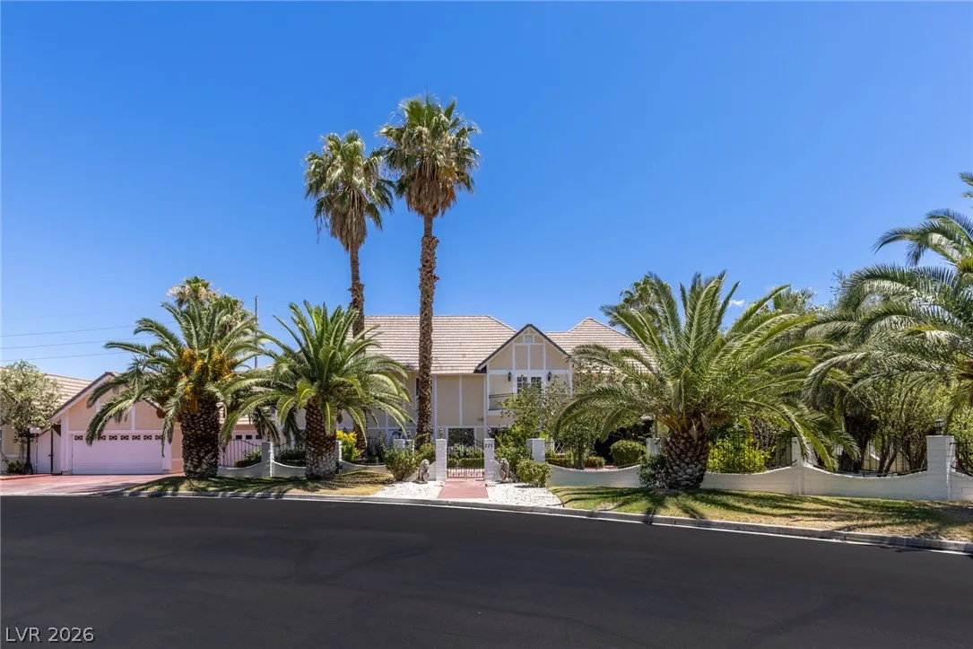 221 Dalmatian Lane — photo 1