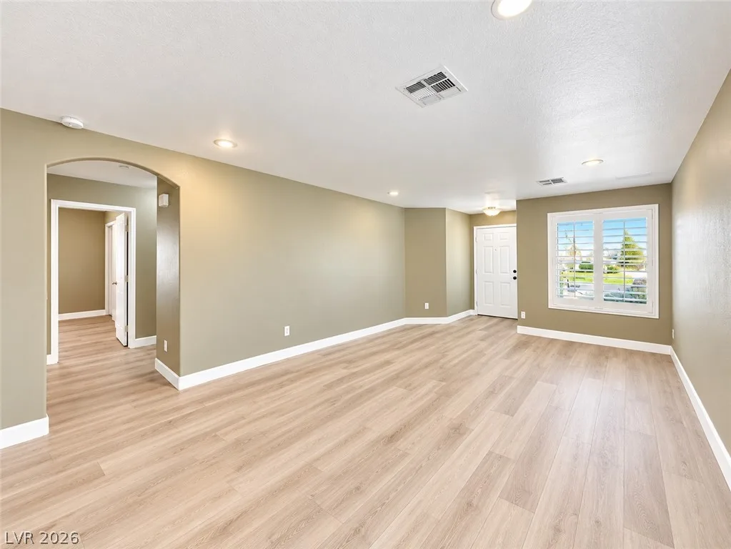 4981 Lunetto Avenue — photo 5
