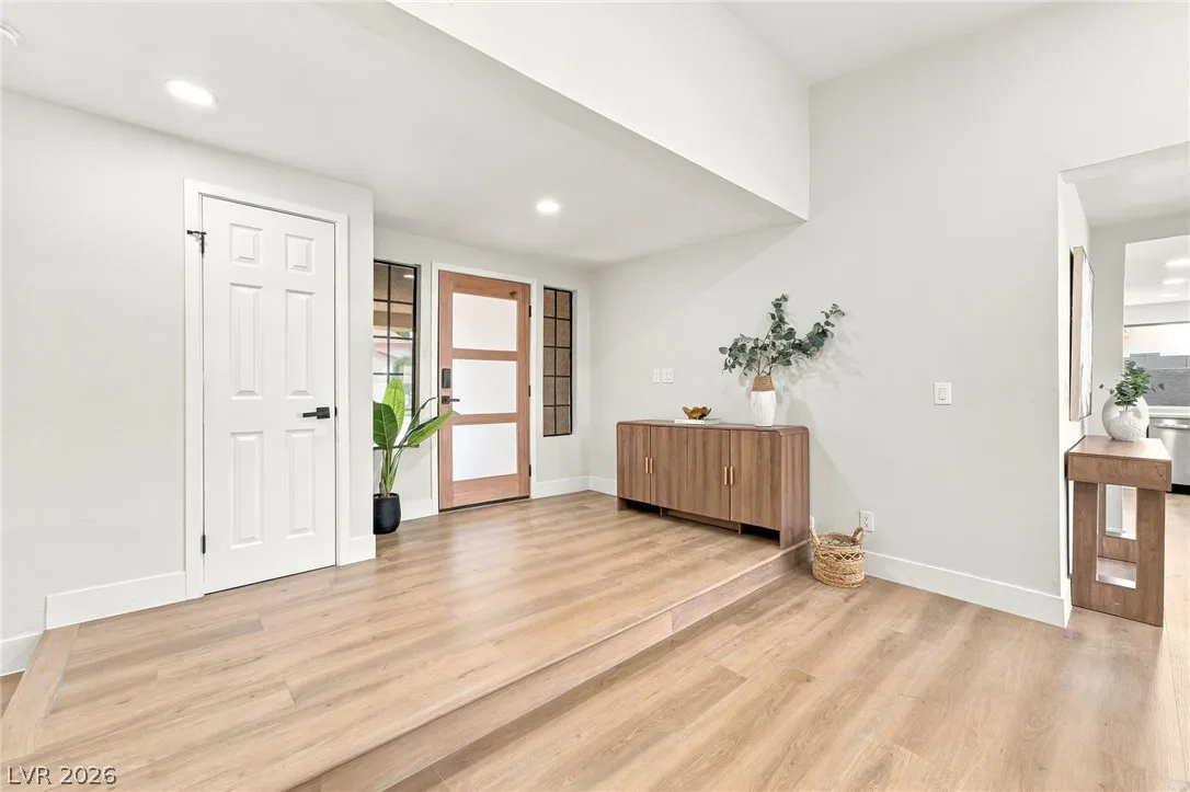 2928 Pleasant Lake Drive — photo 3