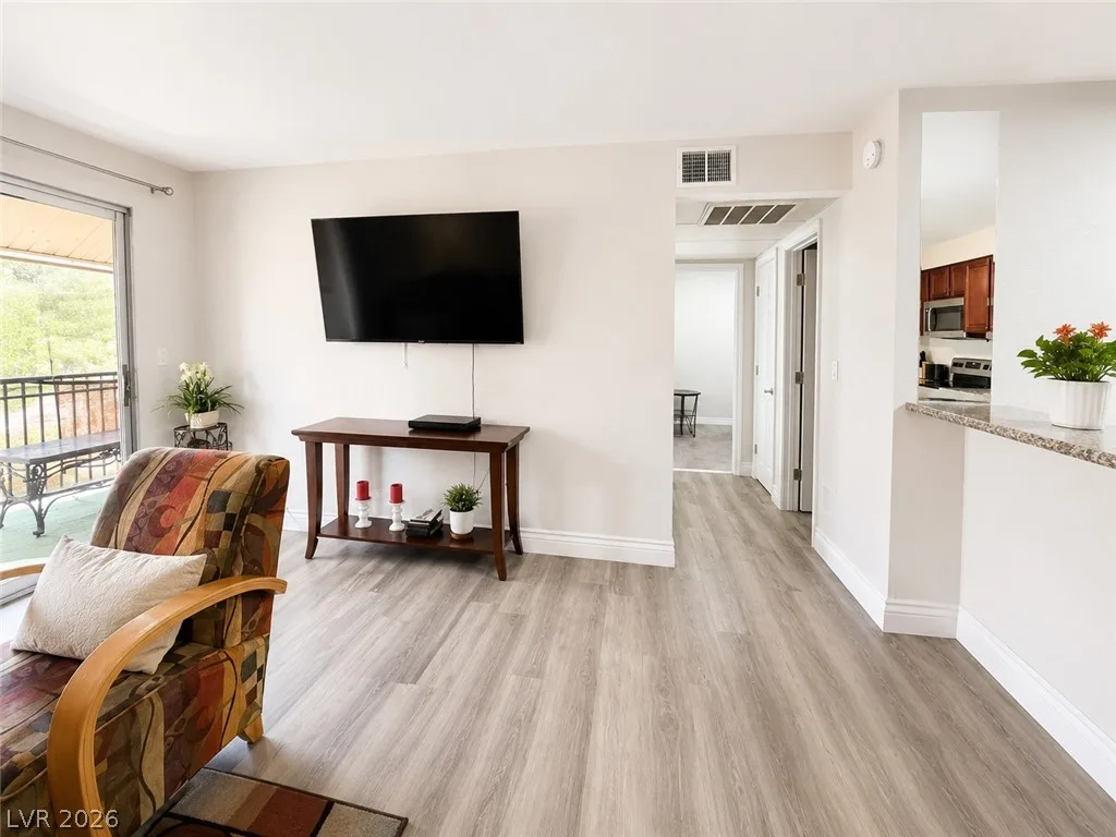 5026 River Glen Drive 162 — photo 4