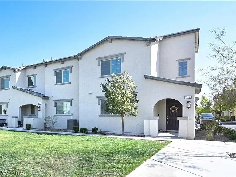 788 Grand Country Avenue — photo 1