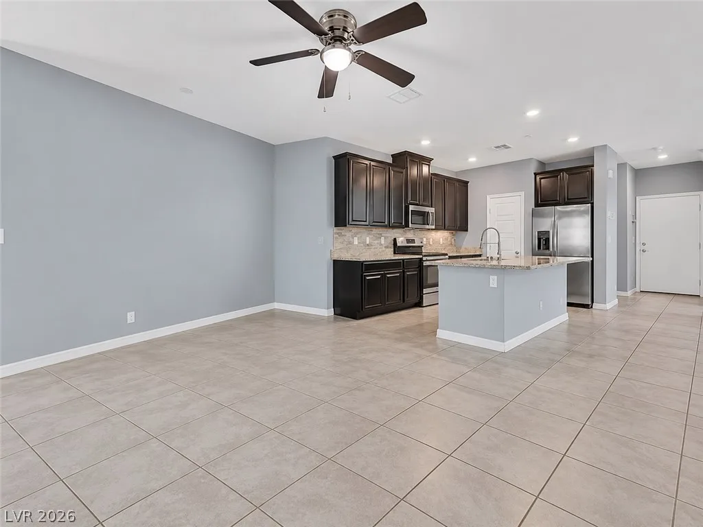 788 Grand Country Avenue — photo 3