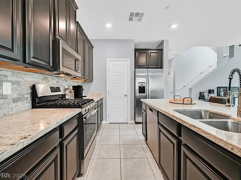 788 Grand Country Avenue — photo 5