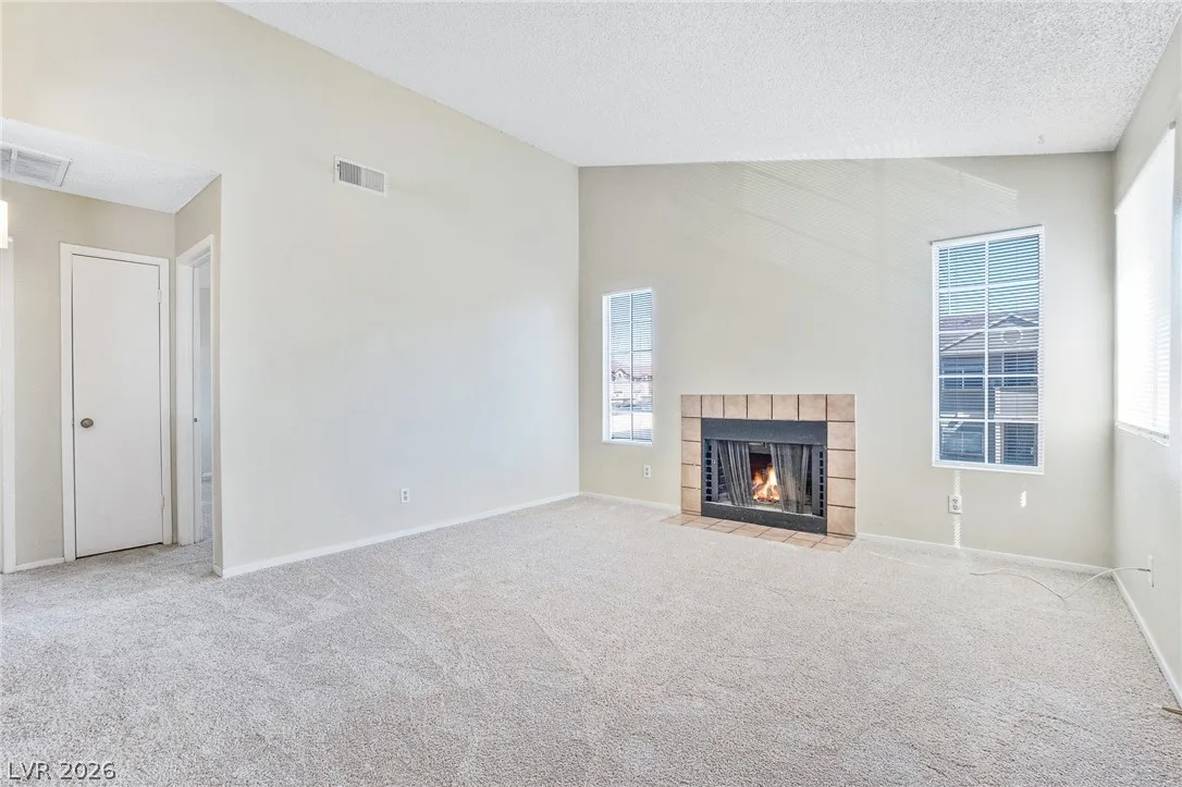 2685 Jennydiane Drive D — photo 3