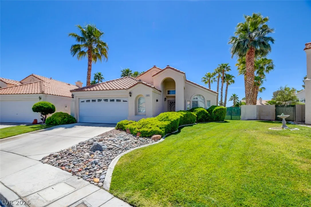 7365 Tamarind Avenue — photo 2
