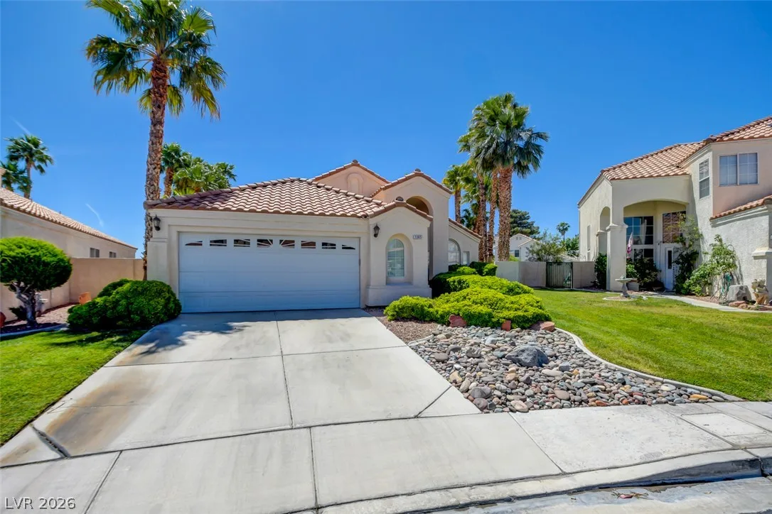7365 Tamarind Avenue — photo 3