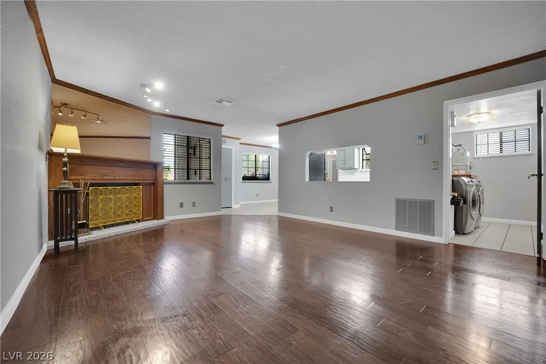5075 Eldora Avenue 2 — photo 2