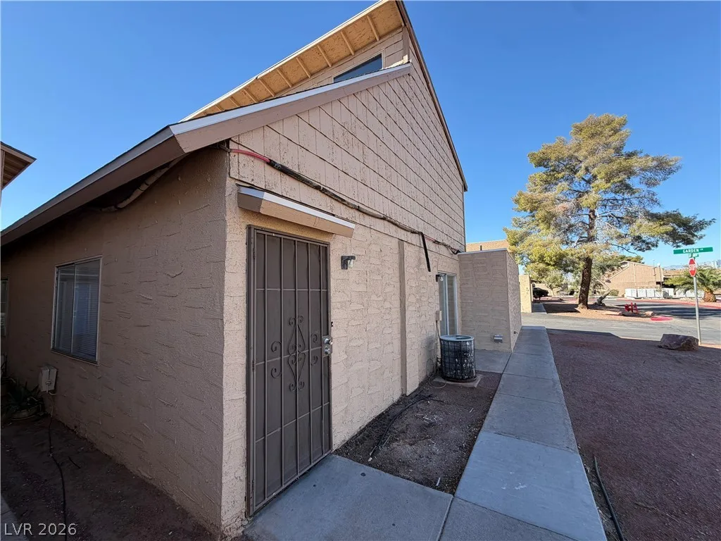 5188 Garden Lane D — photo 1