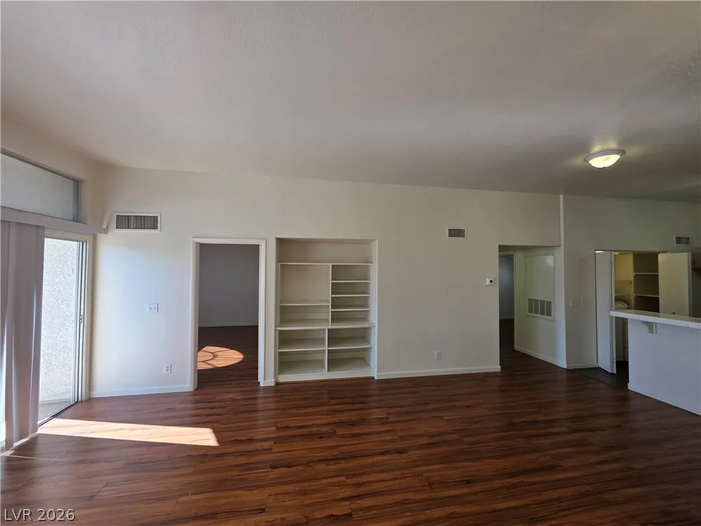 3125 North Buffalo Drive 2104 — photo 3