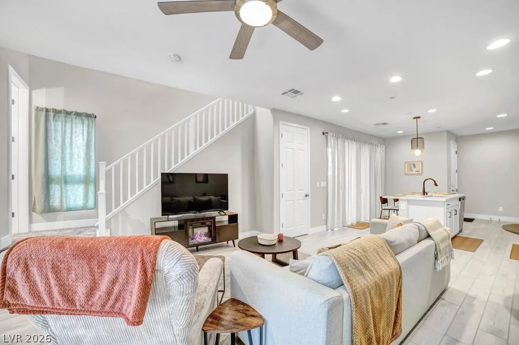 688 Cottonwood Hill Place — photo 3