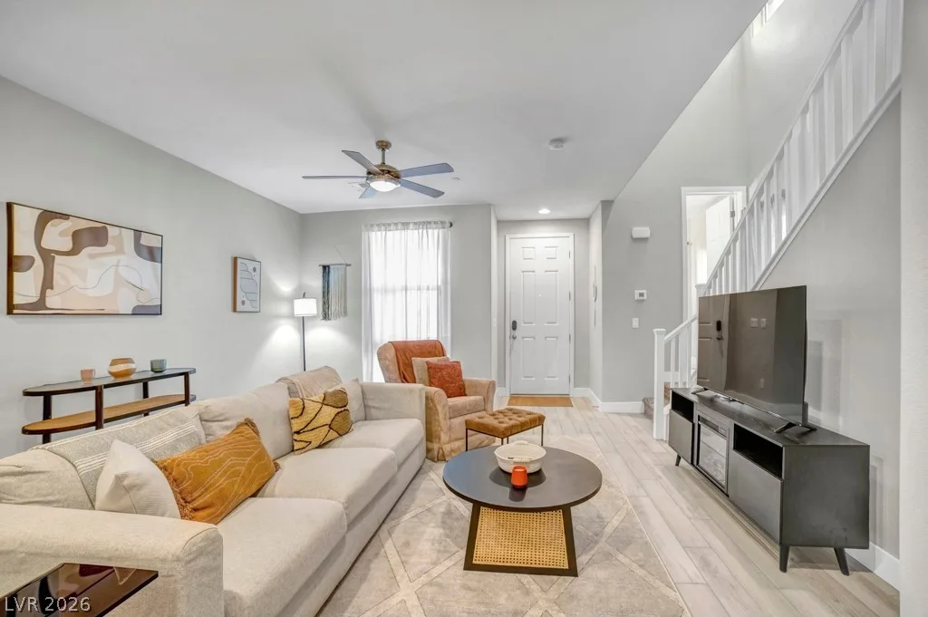 688 Cottonwood Hill Place — photo 4