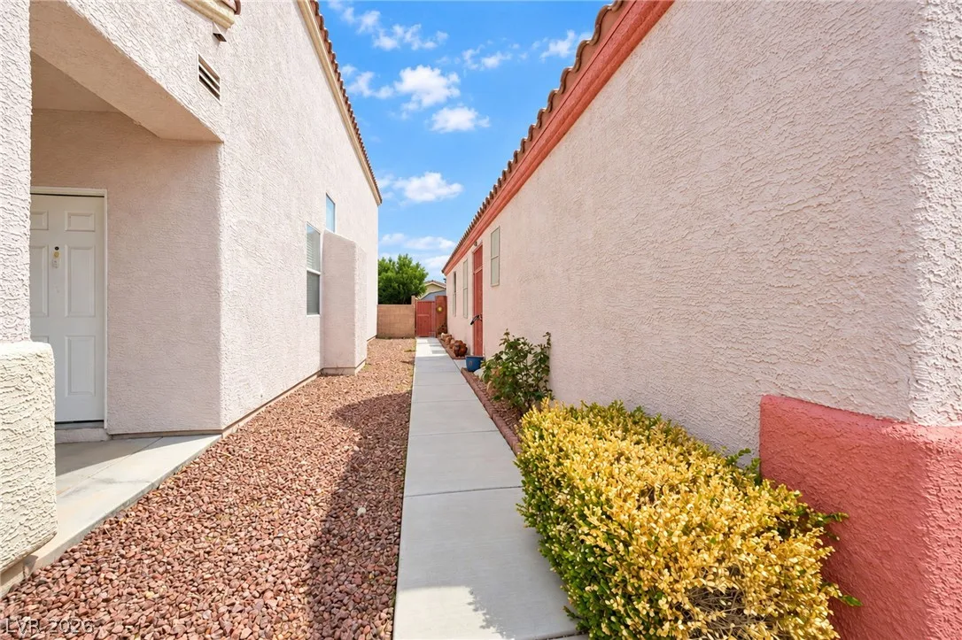 9474 Descending Creek Street — photo 4