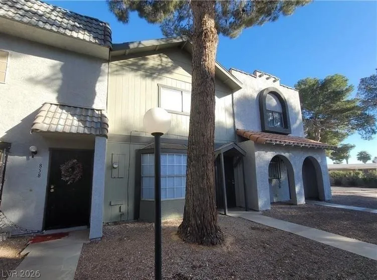 854 Stainglass Lane — photo 2