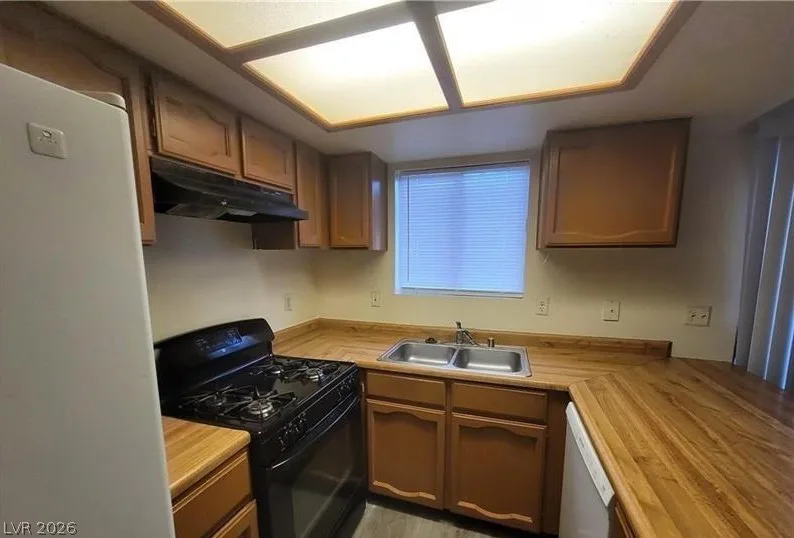 854 Stainglass Lane — photo 4