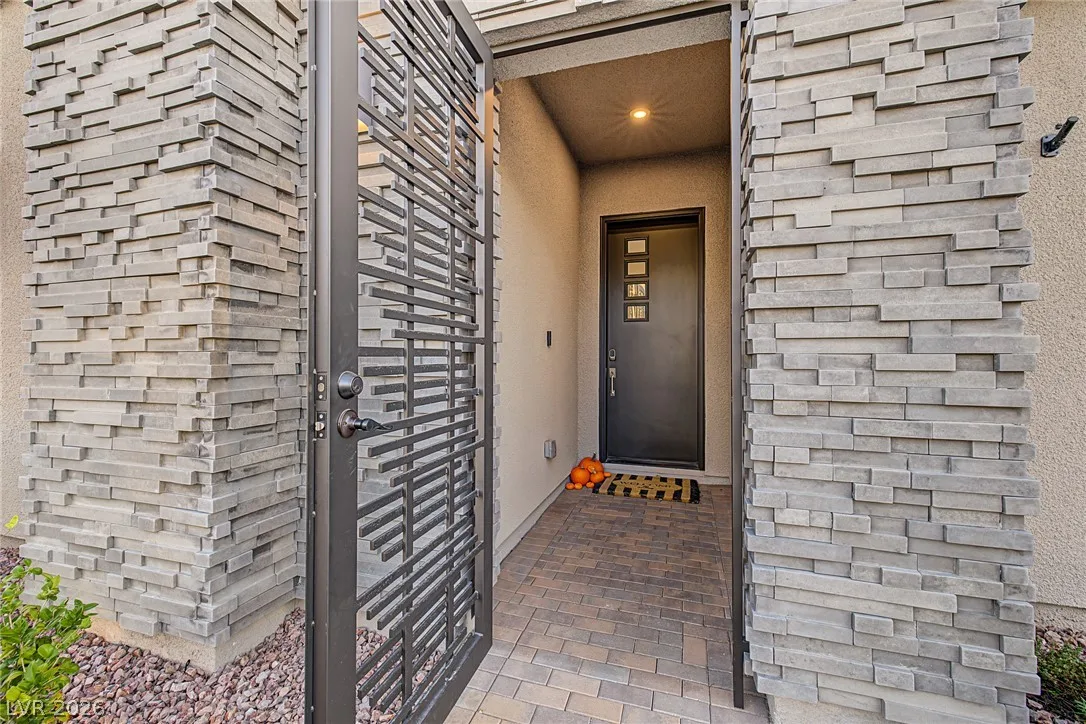 10261 Midnight Meteor Avenue — photo 2
