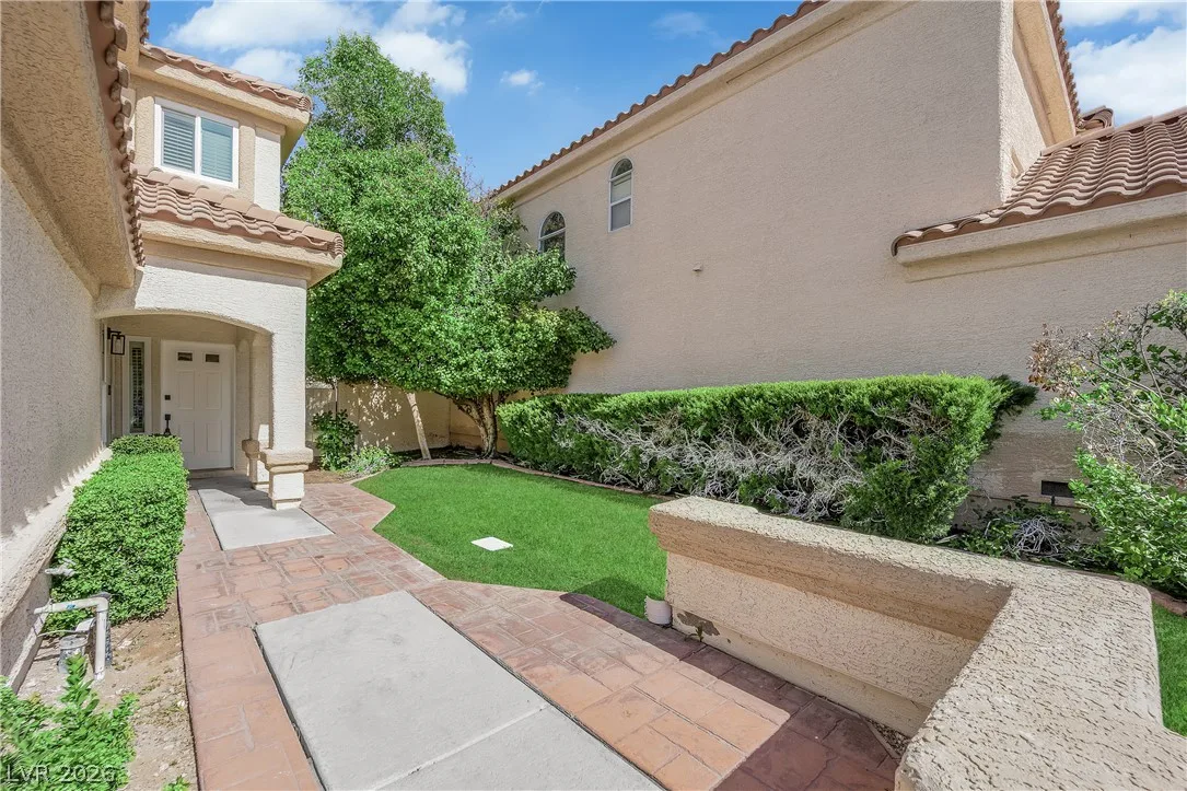 2324 Babcock Drive — photo 4