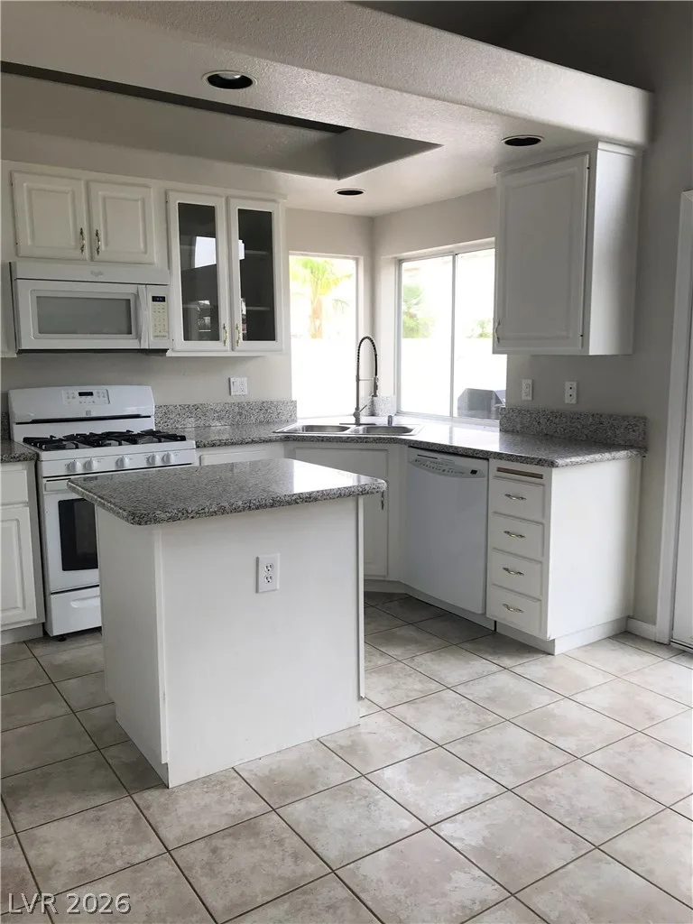 8608 Copper Knoll Avenue — photo 4