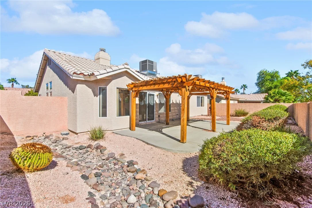 7625 Twisted Pine Avenue — photo 2