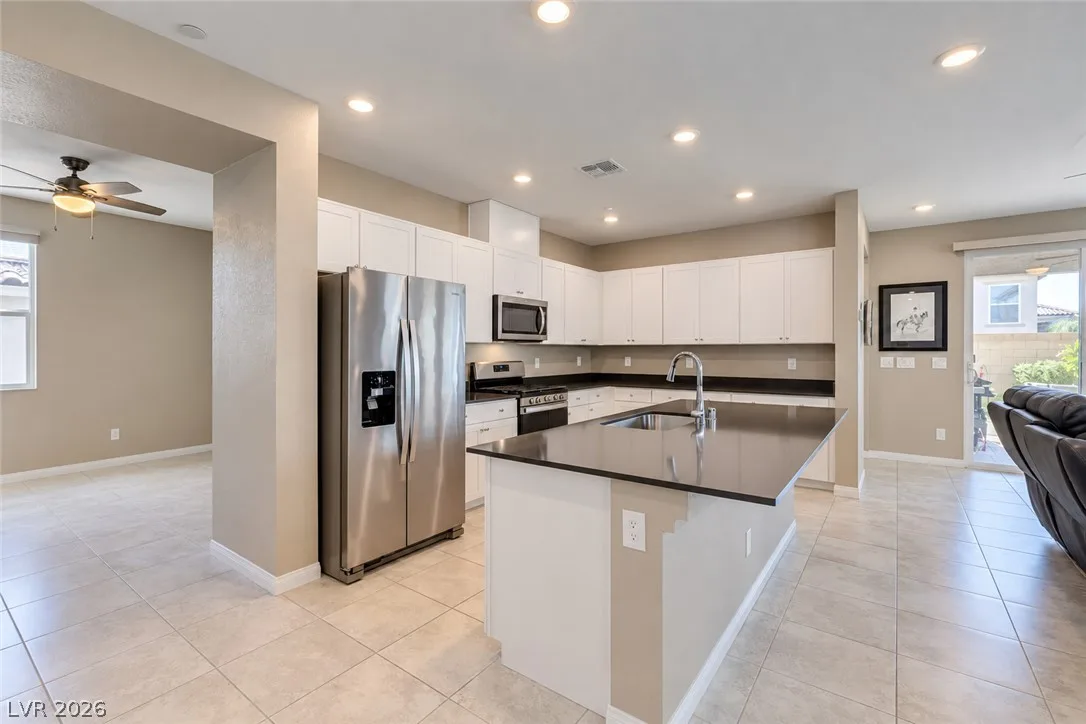 8359 Vinamala Avenue — photo 4 of 29